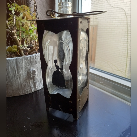 Vintage Lantern Style Decanter with a square glass bottle and people silhouettes - Picture 2 of 10